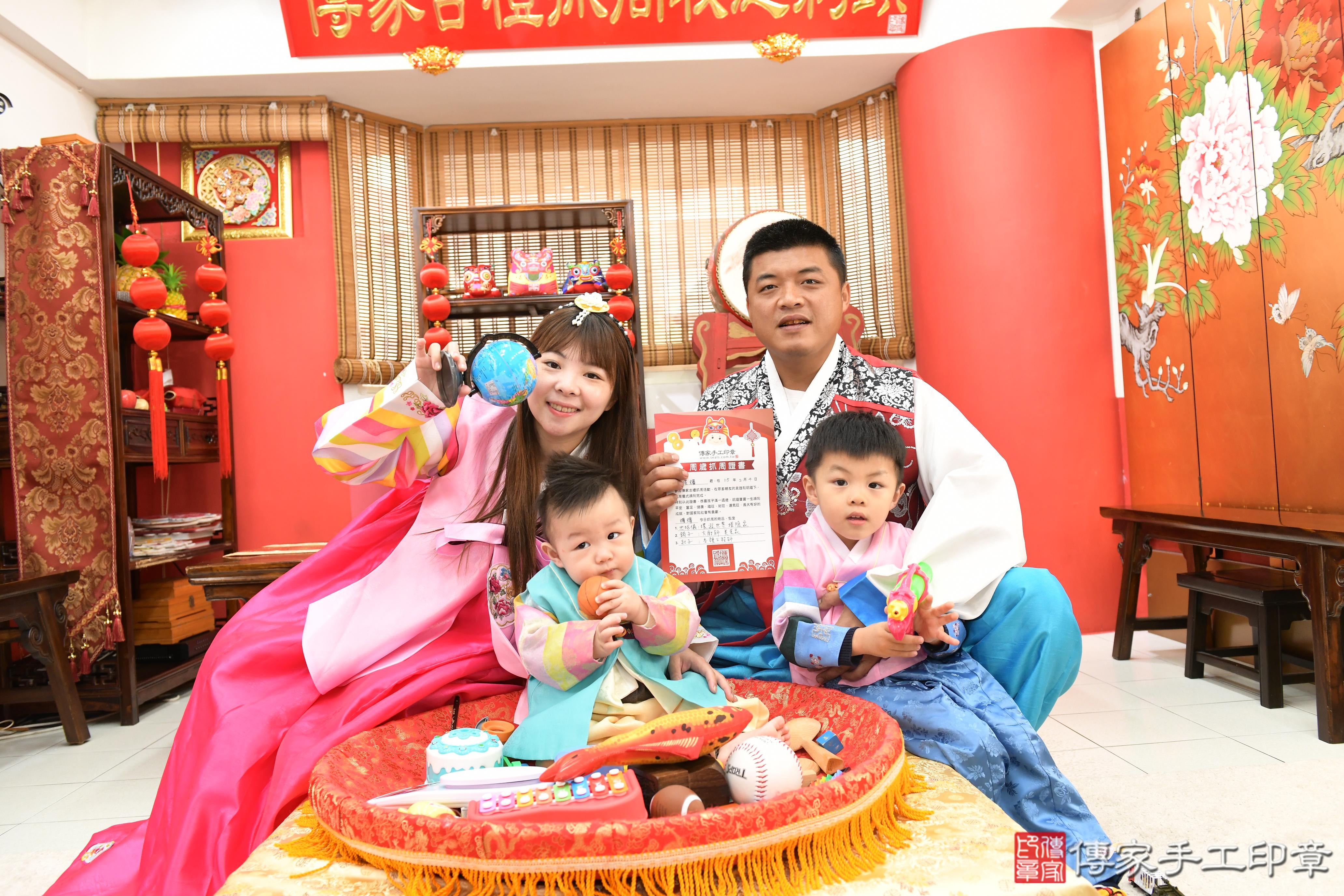 笑聲與祝福交織：抓週儀式的美好記憶！高雄市鳳山區燿燿寶貝抓周推薦： .....照：1