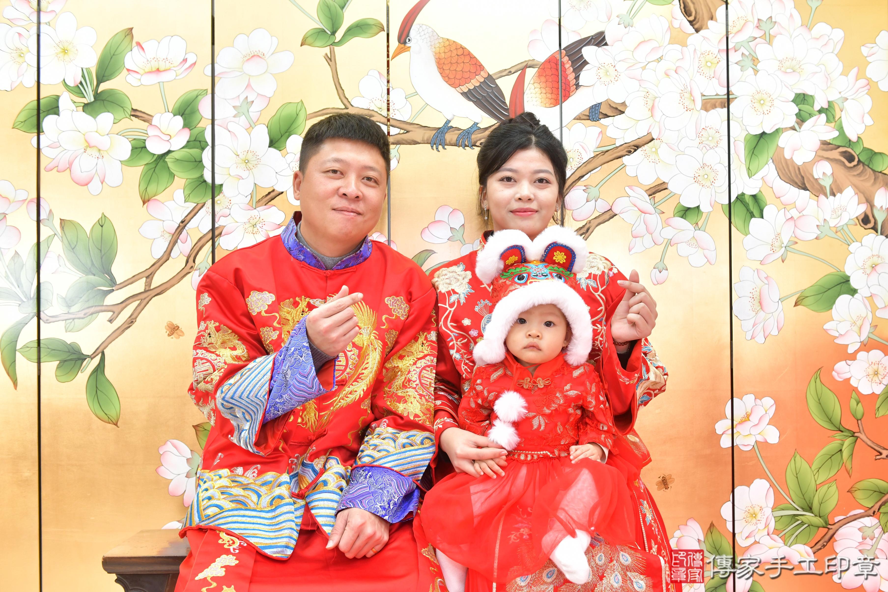 在笑聲與祝福中，紀錄屬於我們的第一個里程碑。台中市暄暄寶貝抓周推薦 .....照：9