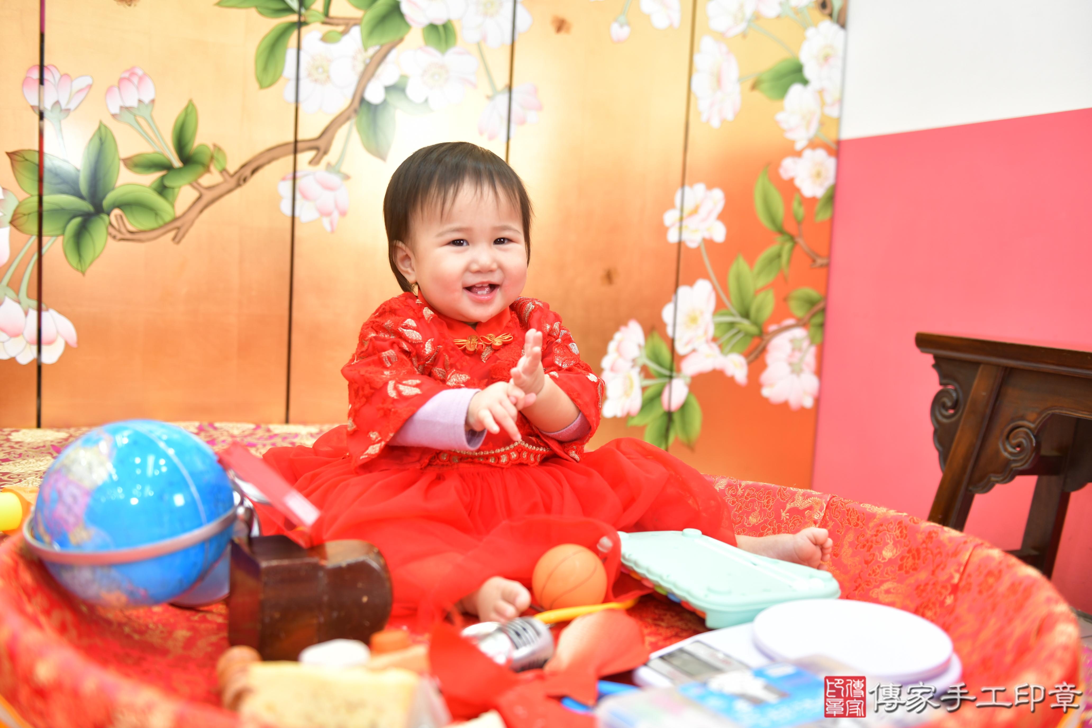 小手大未來，抓週儀式精彩呈現！台中市甯甯寶貝抓周推薦：傳家台中店抓 .....照：10