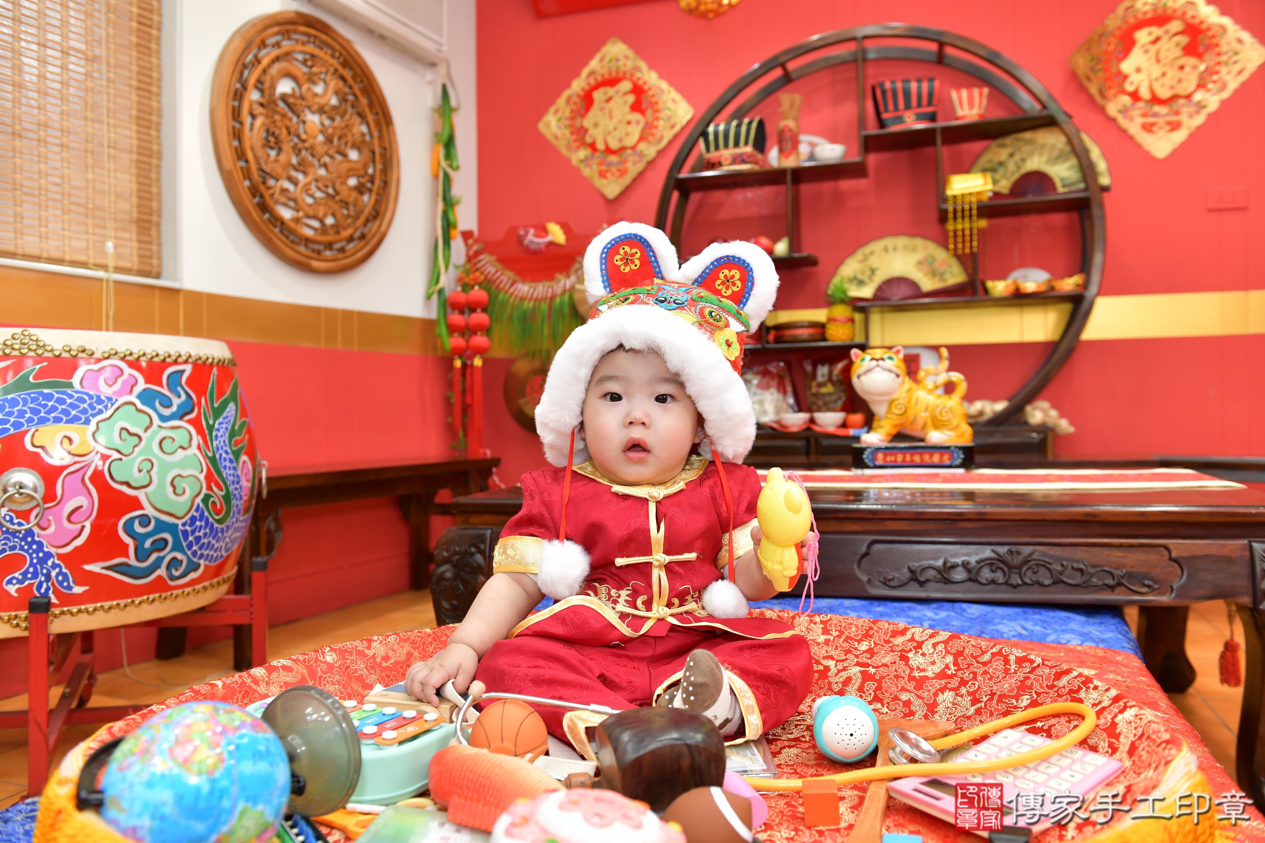 一歲抓週，百般祝福圍繞！桃園安安寶貝抓周推薦：傳家桃園店抓周度脺中 .....照：13