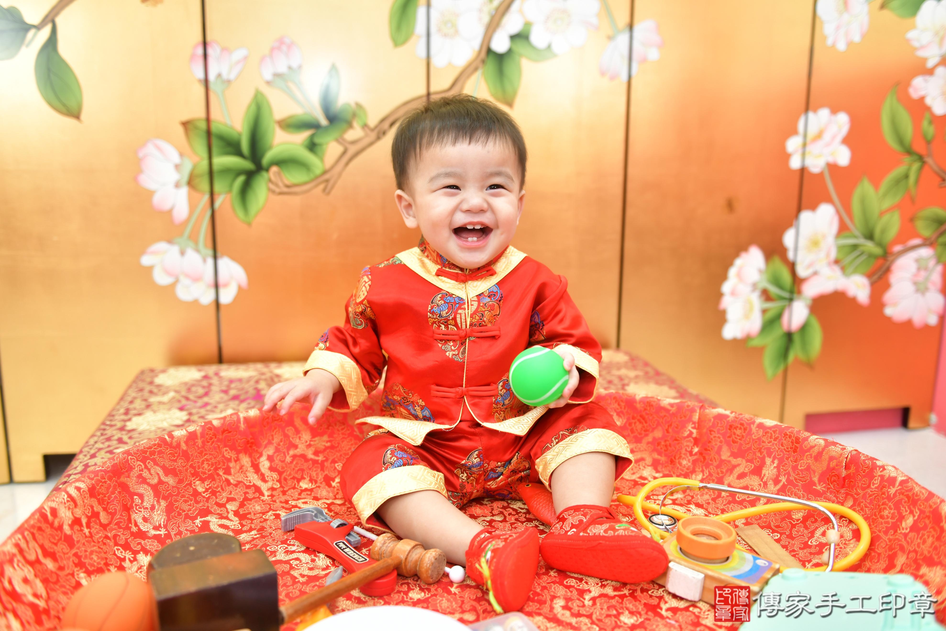 抓周，寶寶成長的第一個里程碑。台中勝勝寶貝抓周推薦：傳家台中店抓周 .....照：4