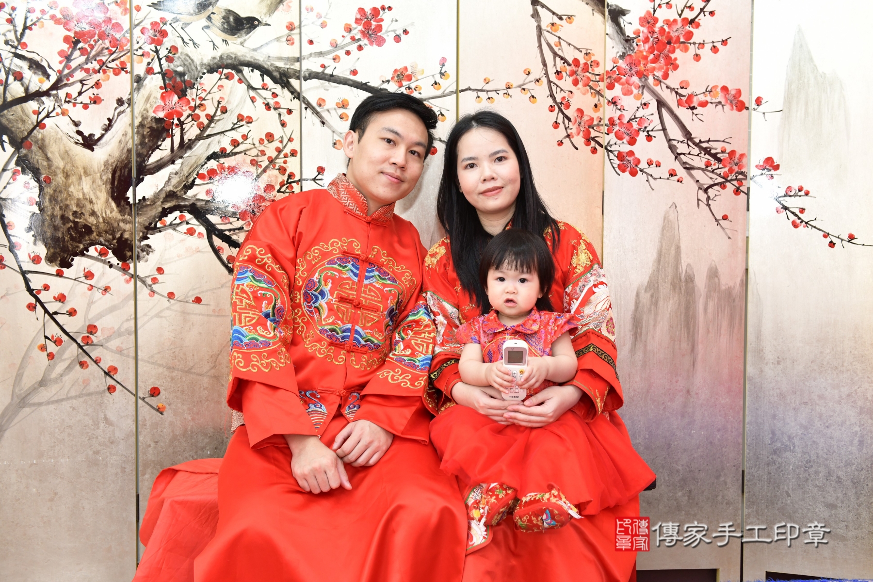 從古時傳承至今的「抓周」儀式，是寶寶滿周歲時的重要禮俗之一。新北市 .....照：1