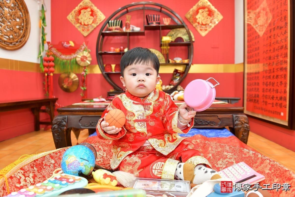 抓週儀式全紀錄：寶寶的未來小預言！桃園億億寶貝抓周推薦：傳家 .....，案例照