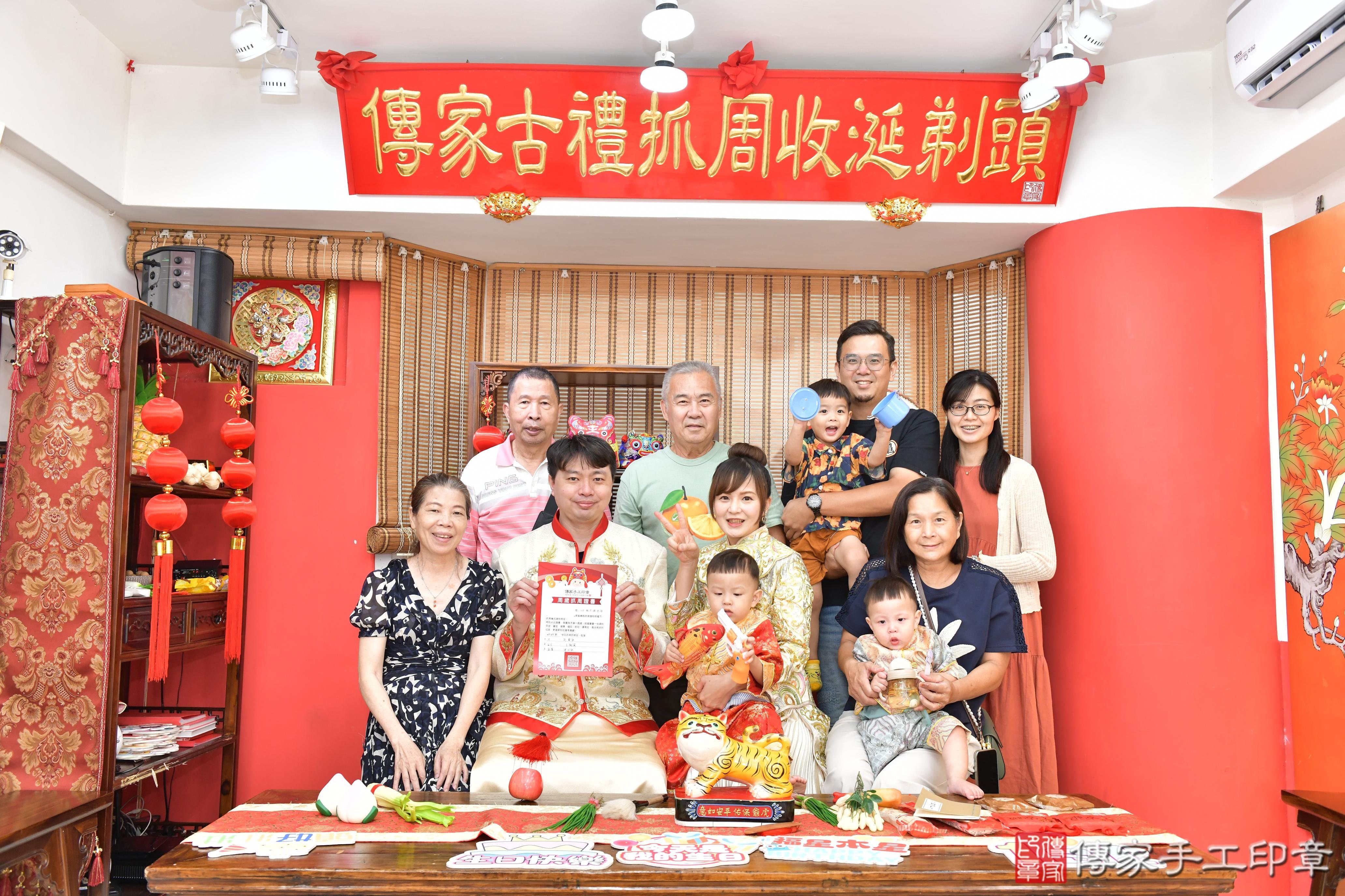 在笑聲與祝福中，紀錄屬於我們的第一個里程碑。高雄市小允寶貝抓 .....，案例照