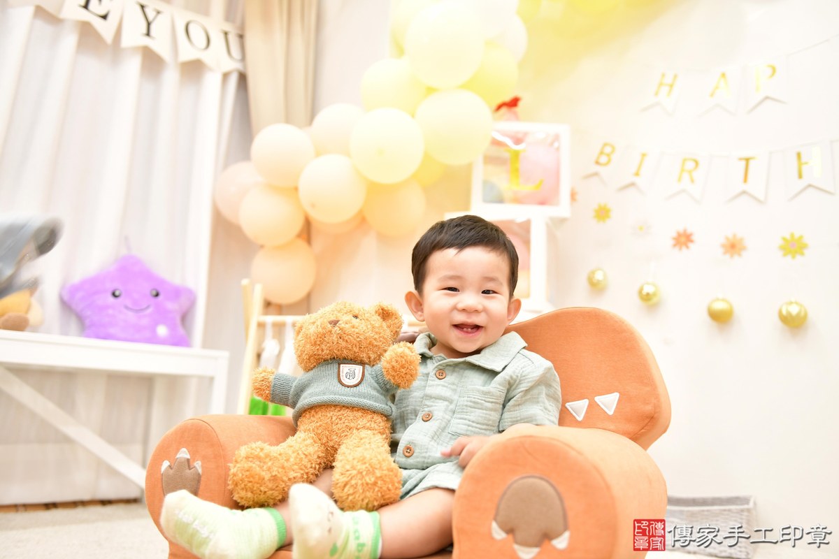 2026-06-25抓週儀式全紀錄：寶寶的未來小預言！高雄市小炘寶貝抓周推薦：傳家高雄店抓周度脺美式會場，嬰兒美式抓周流程儀式吉祥話、抓周道具物品24種、拍照。2026.4.25照：16