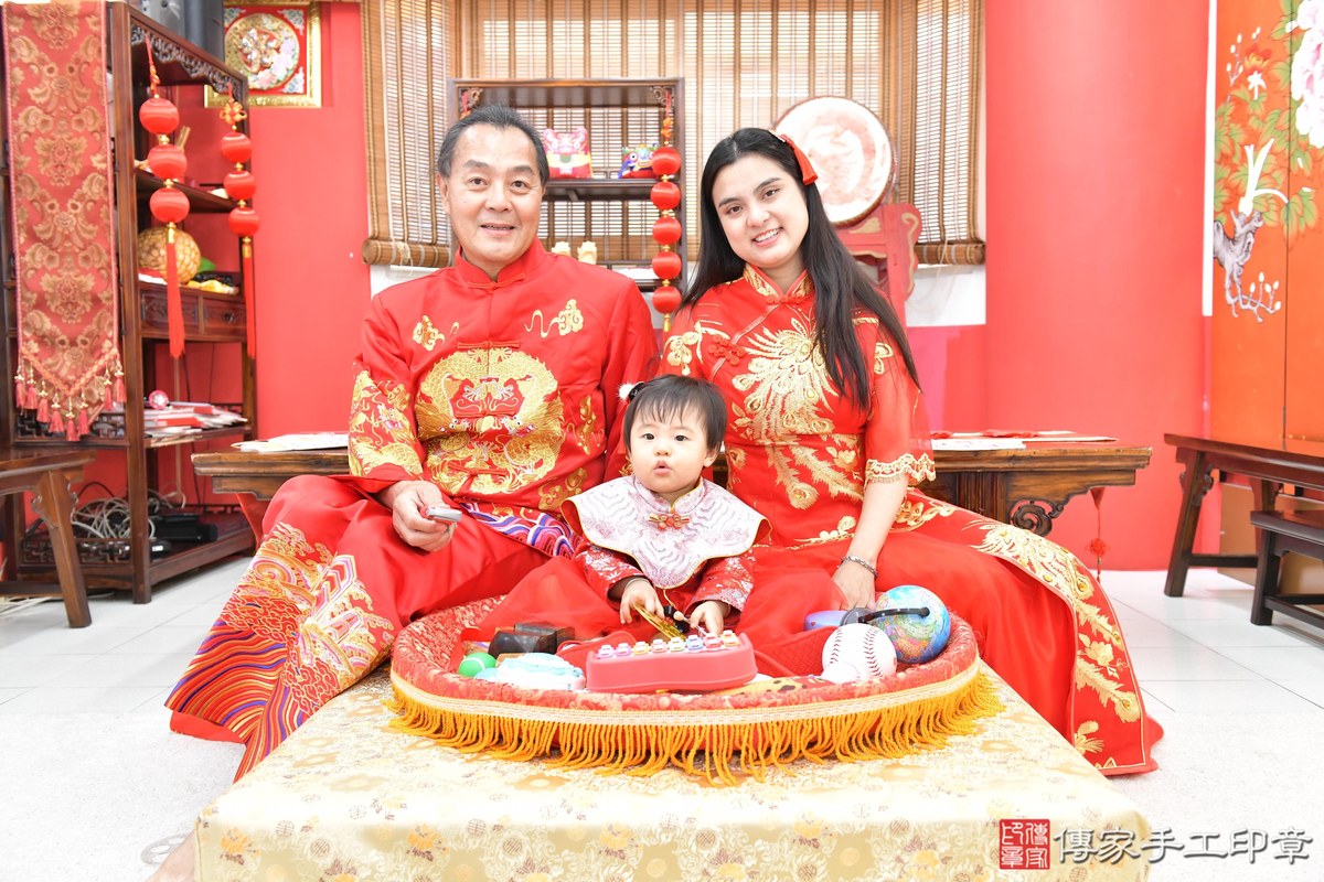 幸福成長的第一步：抓週儀式精采回顧。高雄市小勻寶貝抓周推薦： .....，案例照