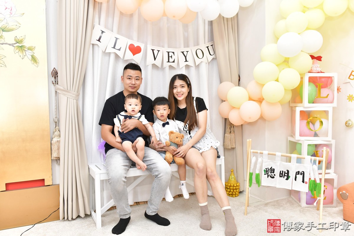 2026-06-25寶寶抓週：首次選擇的人生啟航時刻！高雄市誠誠寶貝抓周推薦：傳家高雄店抓周度脺美式會場，嬰兒美式抓周流程儀式吉祥話、抓周道具物品24種、拍照。2026.5.24照：8