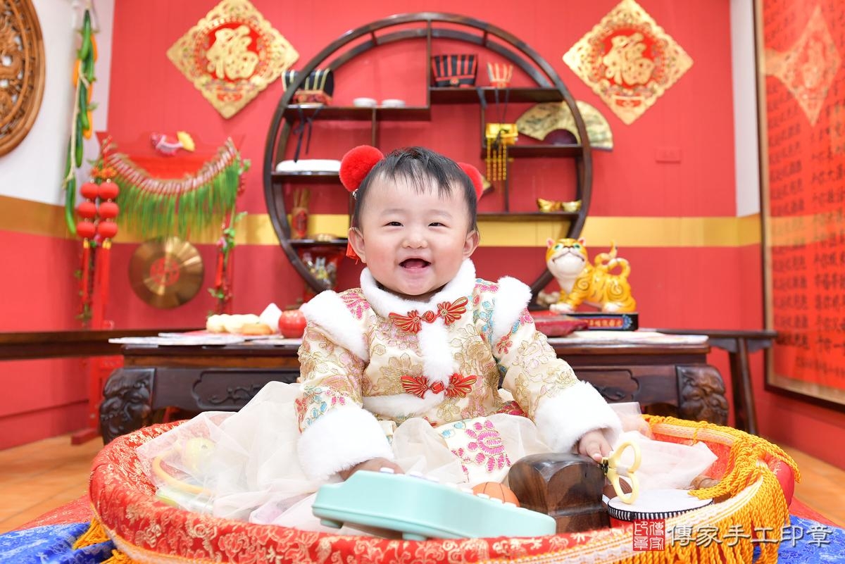 小手大未來，抓週儀式精彩呈現！桃園市小妮寶貝抓周推薦：傳家桃園店抓 .....照：0