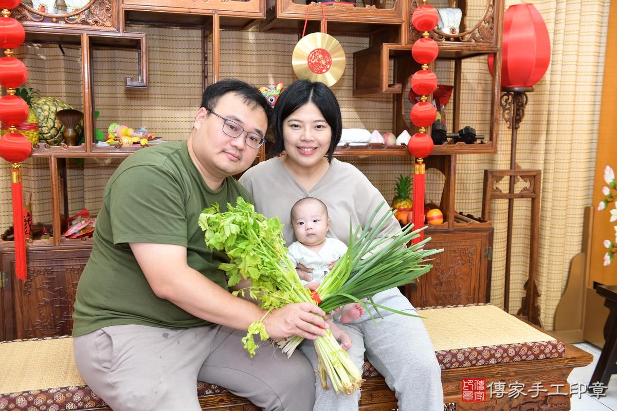 初剃儀式，祝福滿滿小可愛！高雄市小依寶貝滿月來店剃頭理髮、來店嬰兒 .....照：8