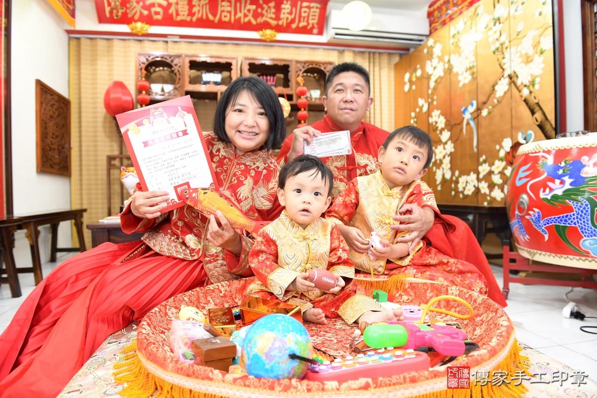 2026-07-22笑聲與祝福交織：抓週儀式的美好記憶！台南市小宇寶貝抓周推薦：傳家高雄店抓周度脺美式會場，嬰兒美式抓周流程儀式吉祥話、抓周道具物品24種、拍照。2026.7.19照：10
