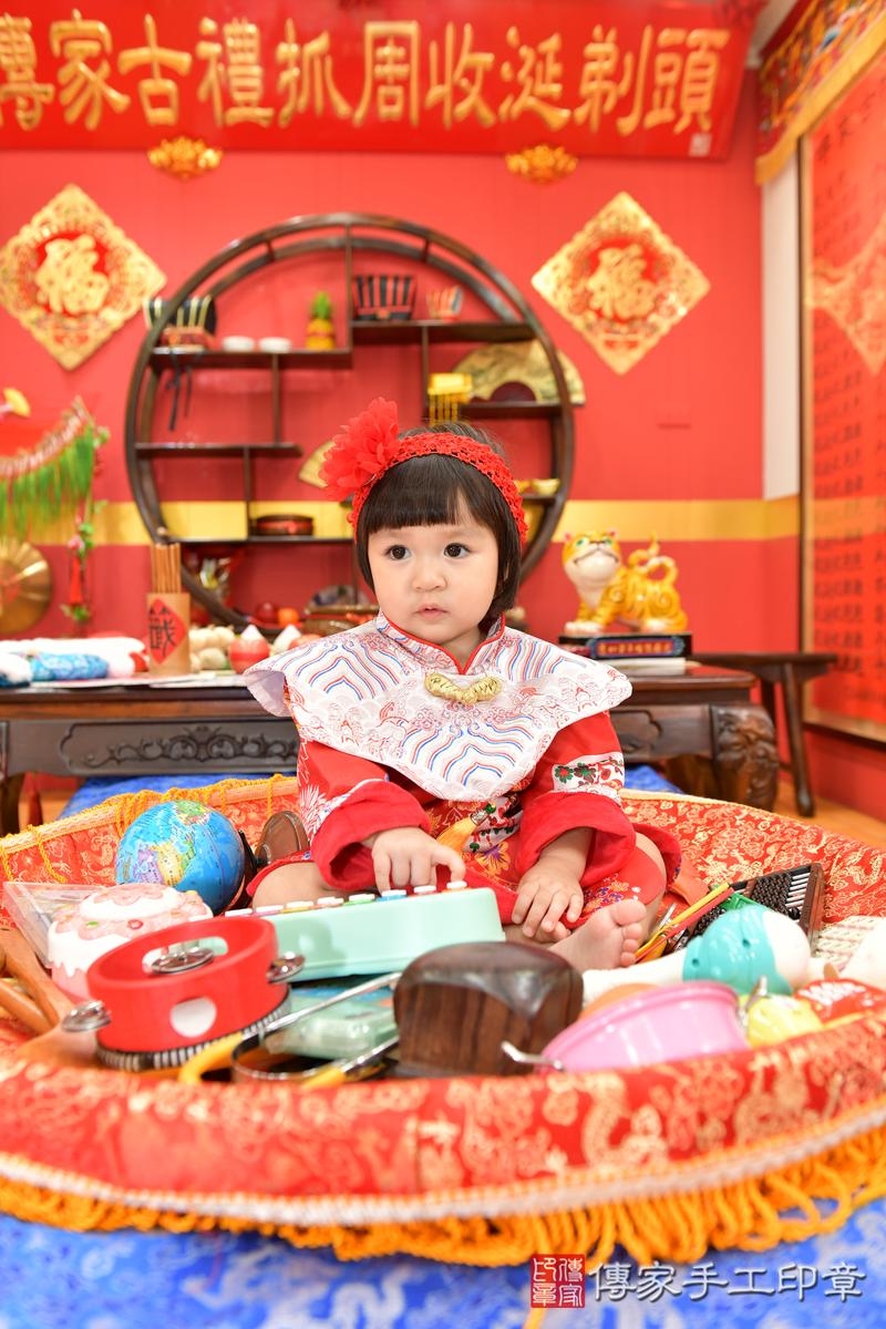 笑聲與祝福交織：抓週儀式的美好記憶！桃園市維維寶貝抓周推薦：傳家桃 .....照：12