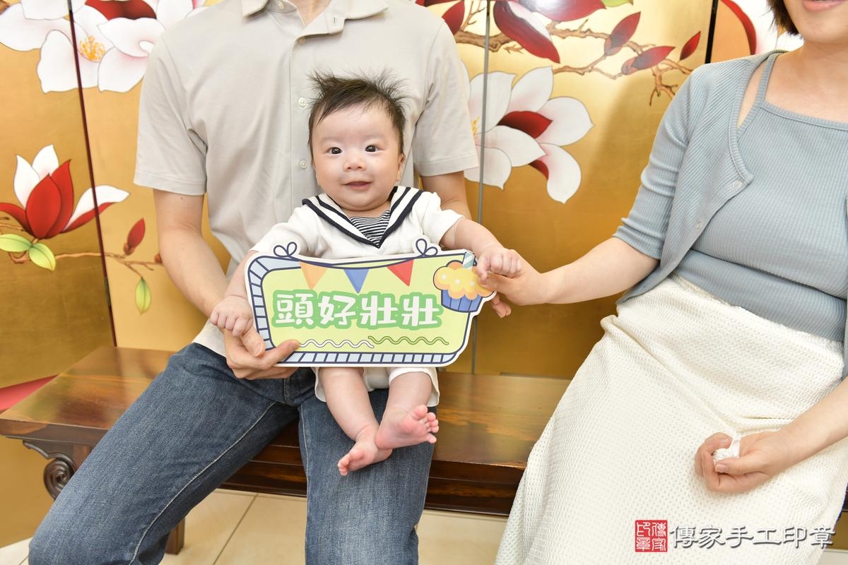 寶寶剃頭儀式紀錄，溫馨照片和全家福拍攝！新竹市小睦寶貝滿月來店剃頭 .....照：6
