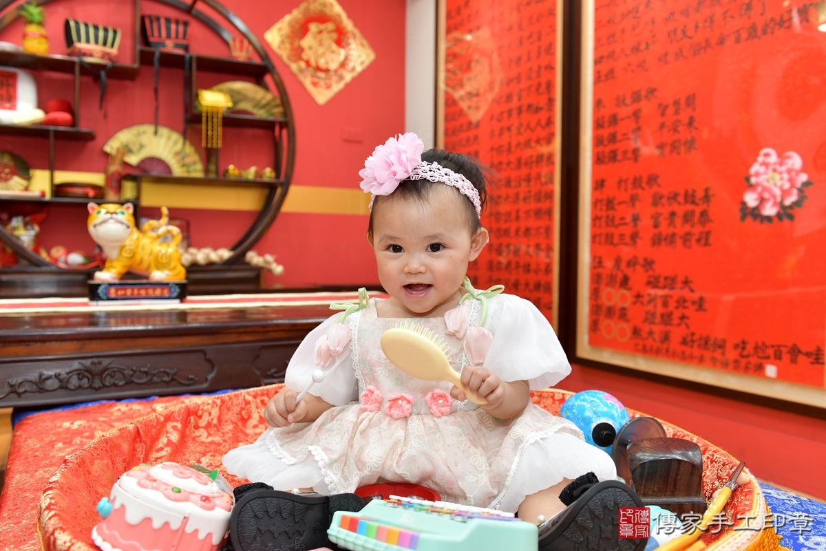 2026-08-27寶寶抓周你的到來，是我們生命的延續。桃園市沂沂寶貝抓周推薦：傳家桃園店抓周度脺中國風會場，嬰兒古禮抓周流程儀式吉祥話、抓周道具物品24種、拍照。抓周證書。2026.8.17照：1