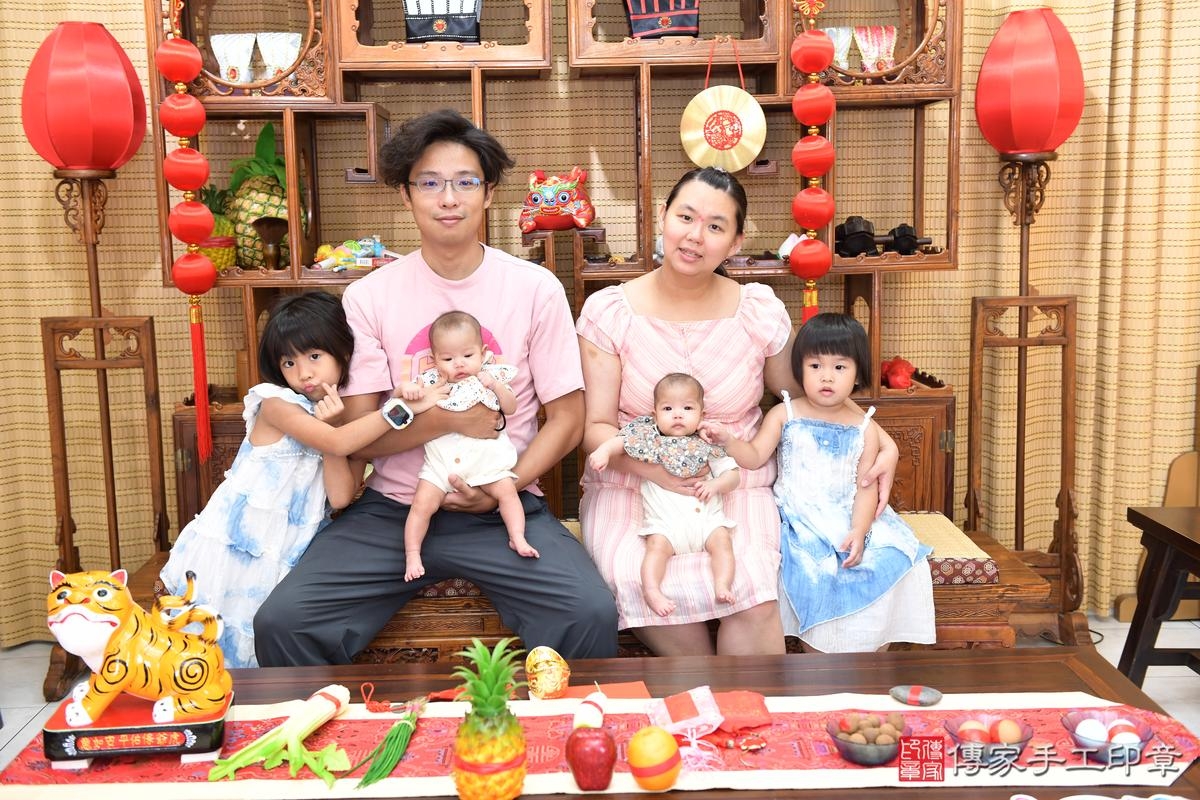 寶寶剃頭儀式的溫馨記錄。台南市小沐寶貝滿月來店剃頭理髮、來店嬰兒剃 .....照：12