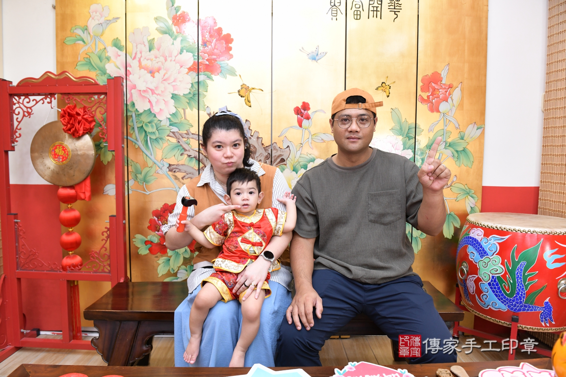 笑聲與祝福交織：抓週儀式的美好 .....