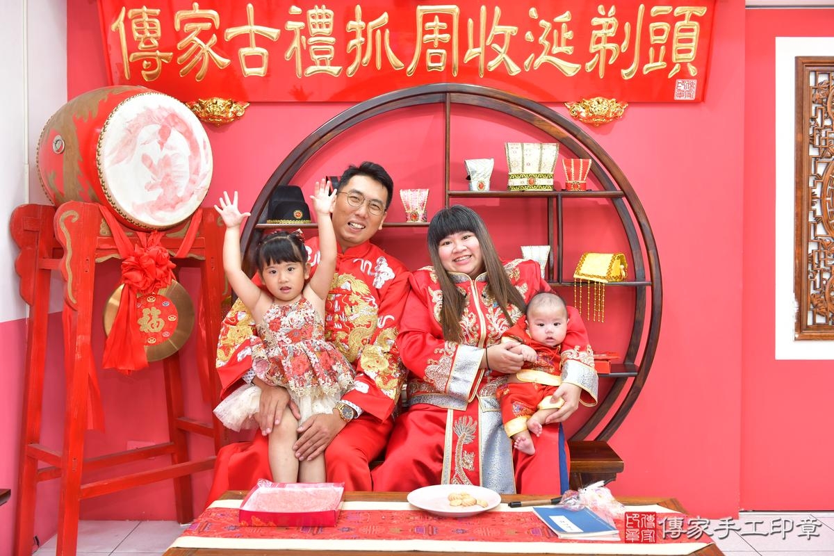 全家人見證的幸福時刻：寶寶收涎儀式溫馨記錄。台中市晨晨寶寶收涎推薦 .....照：0