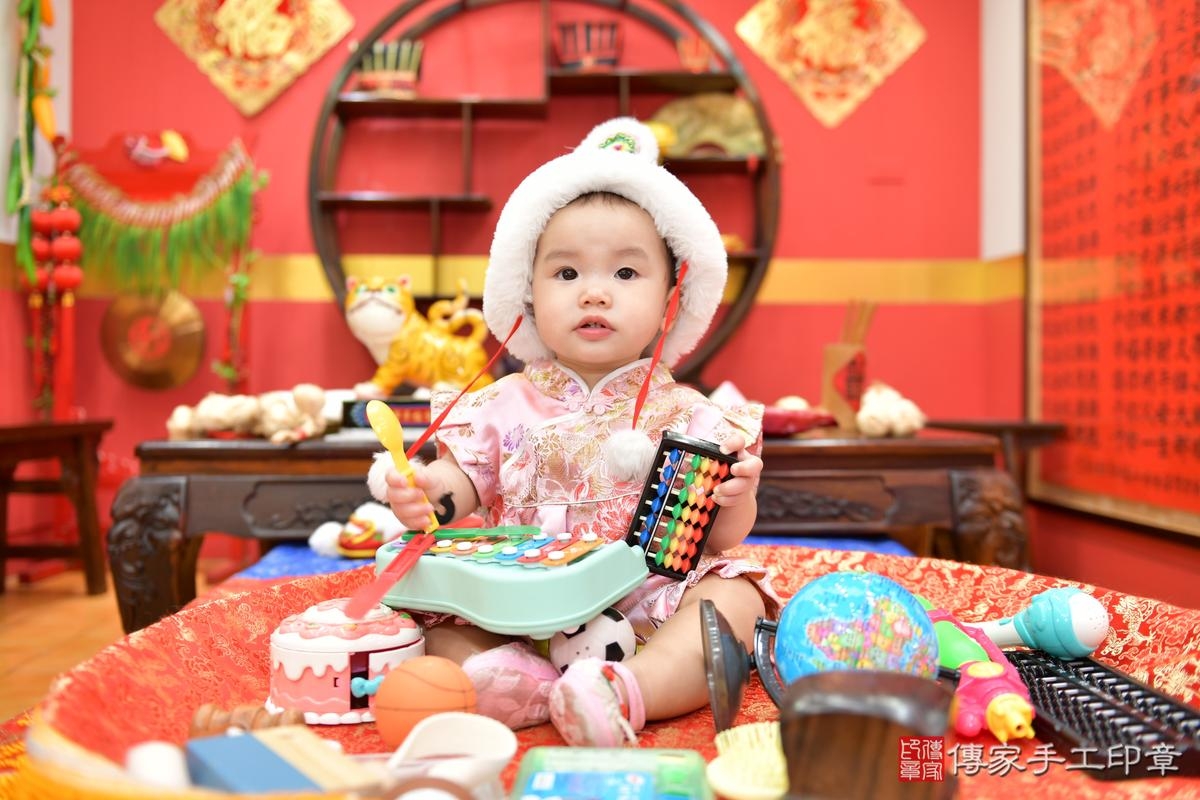 幸福成長的第一步：抓週儀式精采回顧。桃園市小榆寶貝抓周推薦：傳家桃 .....照：5