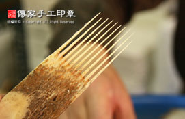 牛骨刷：製筆去雜毛的工具實圖