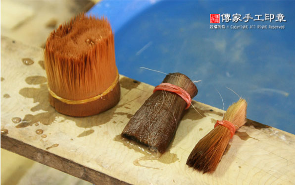 調配兼毫的毛料當成毛筆的筆心圖