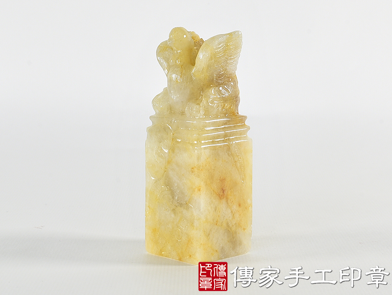 頂級新疆黃玉精雕鳳凰廟章：廟章、神明印章、大印章(3.6X3.6X高10.5公分)