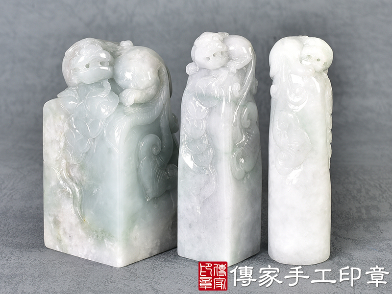 頂級白底青翡翠精雕貔貅印章 ：公司大小印章(3x3x高7公分)
