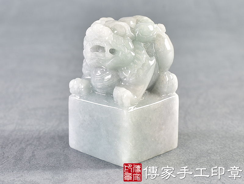 紫羅蘭帶綠翡翠精雕貔貅印章 ：公司大小印章(3x3x高5公分)