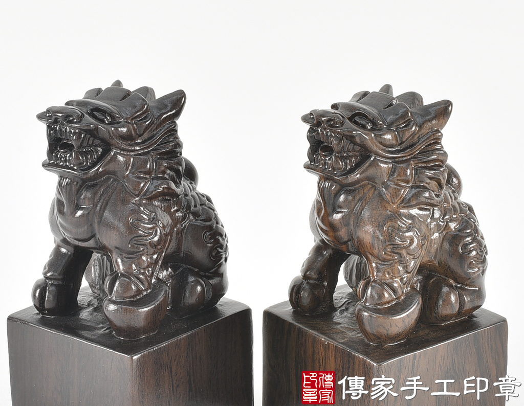 頂級黑檀木精雕麒麟廟章：廟章、神明印章、大印章 (尺寸6.2x6.2x12公分)
