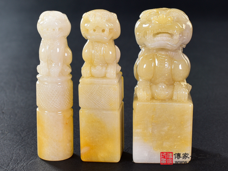 頂級新疆黃玉精雕貔貅公司大小章 大章3×3×高7.3公分 小章1.8×1.8×高7.3公分