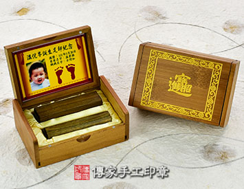 嬰兒雙寶：高級天然竹盒(掀背跑車款式)、彩色足印照片、臍帶印章、胎毛印章
