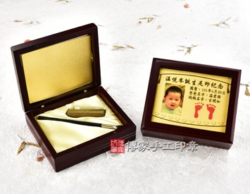 女生嬰兒三寶1刷1章：玻璃木盒、金足印照片、臍帶印章、小支黑檀木胎毛刷