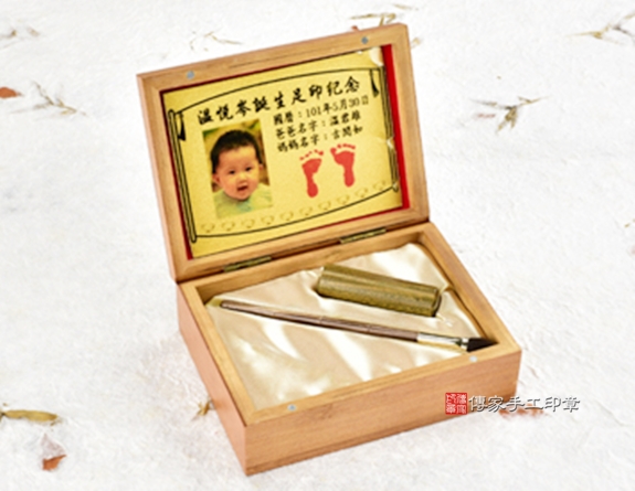 女生嬰兒三寶1刷1章：高級櫸木木盒、金足印照片、臍帶印章、小支赤牛角胎毛刷