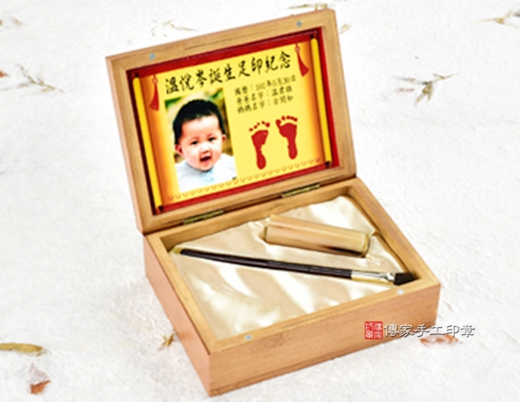 女生嬰兒三寶1刷1章：高級櫸木木盒、彩色足印照片、臍帶印章、小支紅紫檀木胎毛