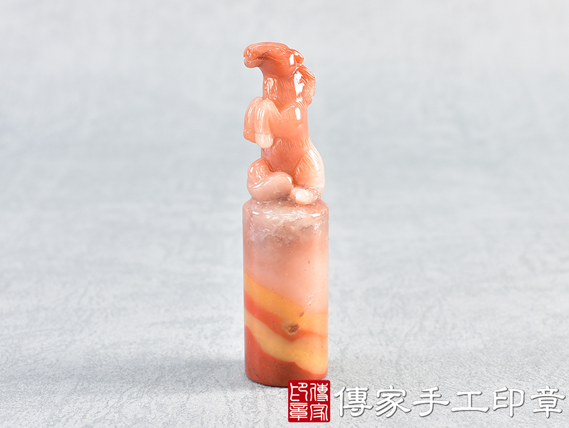 三彩漢玉雕馬印章：開運印章、臍帶印章 (尺寸1.9公分x1.9公分x7.3公分)