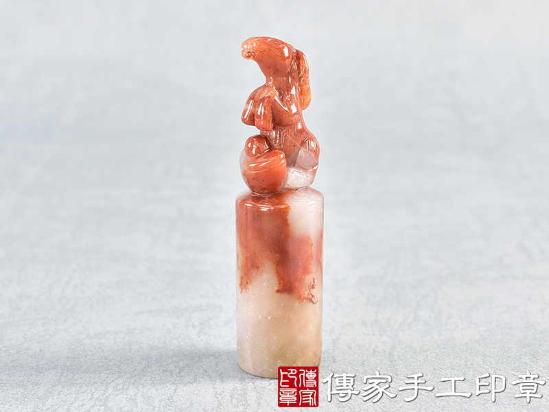 三彩漢玉雕馬印章：開運印章、臍帶印章 (尺寸1.9公分x1.9公分x7.3公分)