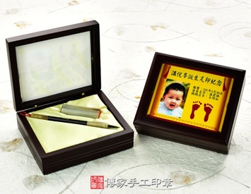 嬰兒三寶1筆1章：玻璃木盒、彩色足印照片、臍帶印章、胎毛印章、袖珍型胎毛筆