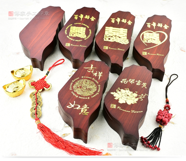 台湾造型印章木盒：可以放单章和双章，也可以依照您要的图案来设计烫金的LOGO，雷射LOGO.