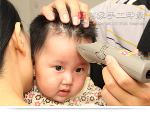 免費嬰兒滿月理髮（包含儀式和嬰兒拍照）圖2。무료 만월이발에 관하여 (의식과 영아 사진촬영)