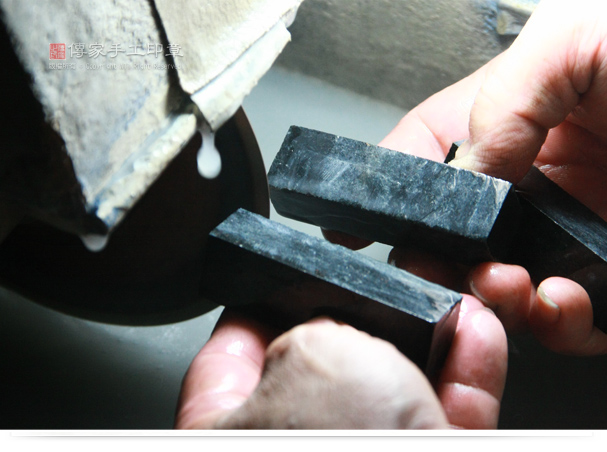 玉石印章製作過程:各種材質、各種尺寸都可製作
