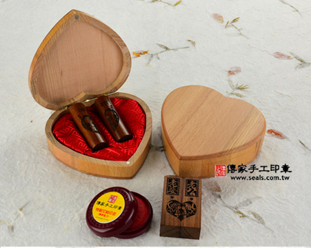 高級櫸木結婚對章愛心木盒：880元