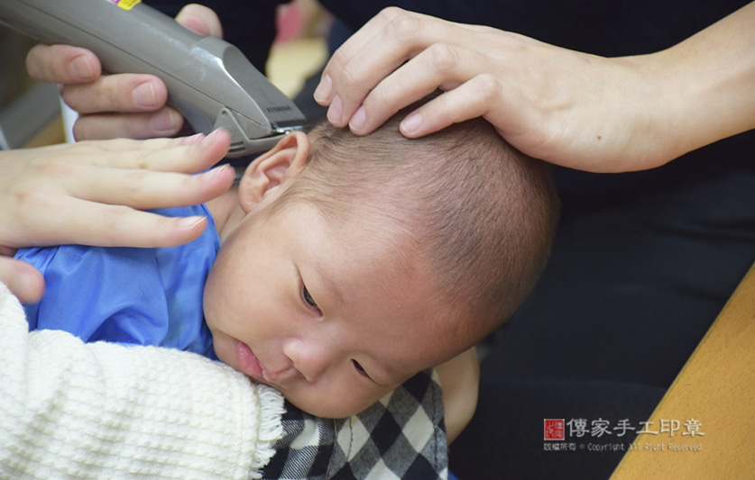 滿月剃頭儀式:仝寶寶滿月剃頭照-4