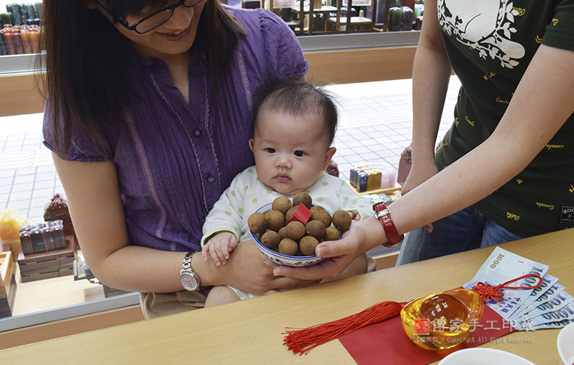 滿月剃頭，儀式物品：桂圓「代表的含意：象徵孩子有貴人相助