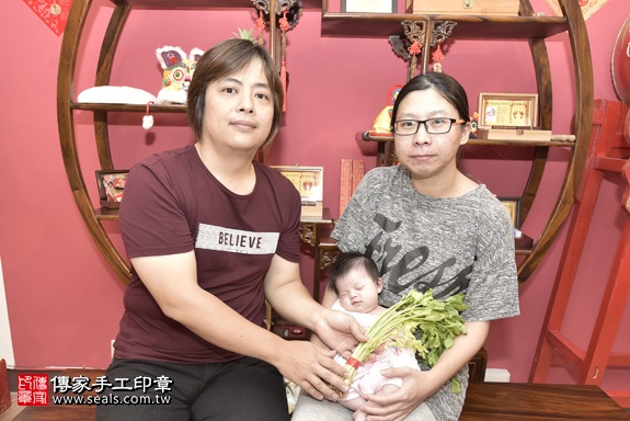 滿月剃頭、嬰兒剃頭、嬰兒理髮、寶寶剃頭、寶寶理髮、到府剃頭、到府嬰兒剃頭、到府滿月剃頭理髮。新北滿月剃頭、新北嬰兒剃頭、新北嬰兒理髮、新北寶寶剃頭、新北寶寶理髮、新北到府剃頭、新北到府嬰兒剃頭、新北到府滿月剃頭理髮。永和區滿月剃頭、永和區嬰兒剃頭、永和區嬰兒理髮、永和區寶寶剃頭、永和區寶寶理髮、永和區到府剃頭、永和區到府嬰兒剃頭、永和區到府滿月剃頭理髮。蔡寶寶(新北永和區)--製作胎毛筆、臍帶章、嬰兒三寶。「寶寶滿月剃頭理髮、到府嬰兒滿月理髮」祝福和活動紀錄。照片10