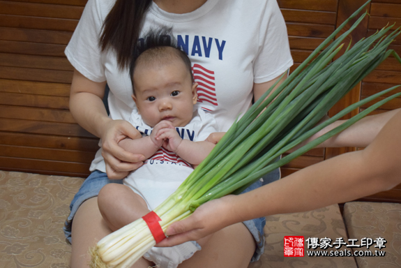 滿月剃頭、嬰兒剃頭、嬰兒理髮、寶寶剃頭、寶寶理髮、到府剃頭、到府嬰兒剃頭、到府滿月剃頭理髮。台南滿月剃頭、台南嬰兒剃頭、台南嬰兒理髮、台南寶寶剃頭、台南寶寶理髮、台南到府剃頭、台南到府嬰兒剃頭、台南到府滿月剃頭理髮。關廟滿月剃頭、關廟嬰兒剃頭、關廟嬰兒理髮、關廟寶寶剃頭、關廟寶寶理髮、關廟到府剃頭、關廟到府嬰兒剃頭、關廟到府滿月剃頭理髮。王寶寶(台南關廟區)--製作胎毛筆、臍帶章、嬰兒三寶。「寶寶滿月剃頭理髮、到府嬰兒滿月理髮」祝福和活動紀錄。照片11