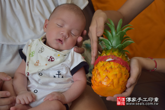 滿月剃頭、嬰兒剃頭、嬰兒理髮、寶寶剃頭、寶寶理髮、到府剃頭、到府嬰兒剃頭、到府滿月剃頭理髮。高雄滿月剃頭、高雄嬰兒剃頭、高雄嬰兒理髮、高雄寶寶剃頭、高雄寶寶理髮、高雄到府剃頭、高雄到府嬰兒剃頭、高雄到府滿月剃頭理髮。前鎮滿月剃頭、前鎮嬰兒剃頭、前鎮嬰兒理髮、前鎮寶寶剃頭、前鎮寶寶理髮、前鎮到府剃頭、前鎮到府嬰兒剃頭、前鎮到府滿月剃頭理髮。陳寶寶(高雄前鎮區)--製作胎毛筆、臍帶章、嬰兒三寶。「寶寶滿月剃頭理髮、到府嬰兒滿月理髮」祝福和活動紀錄。照片11
