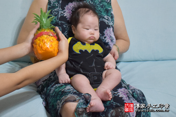 滿月剃頭、嬰兒剃頭、嬰兒理髮、寶寶剃頭、寶寶理髮、到府剃頭、到府嬰兒剃頭、到府滿月剃頭理髮。台南滿月剃頭、台南嬰兒剃頭、台南嬰兒理髮、台南寶寶剃頭、台南寶寶理髮、台南到府剃頭、台南到府嬰兒剃頭、台南到府滿月剃頭理髮。永康滿月剃頭、永康嬰兒剃頭、永康嬰兒理髮、永康寶寶剃頭、永康寶寶理髮、永康到府剃頭、永康到府嬰兒剃頭、永康到府滿月剃頭理髮。秦寶寶(台南永康區)--製作胎毛筆、臍帶章、嬰兒三寶。「寶寶滿月剃頭理髮、到府嬰兒滿月理髮」祝福和活動紀錄。照片13