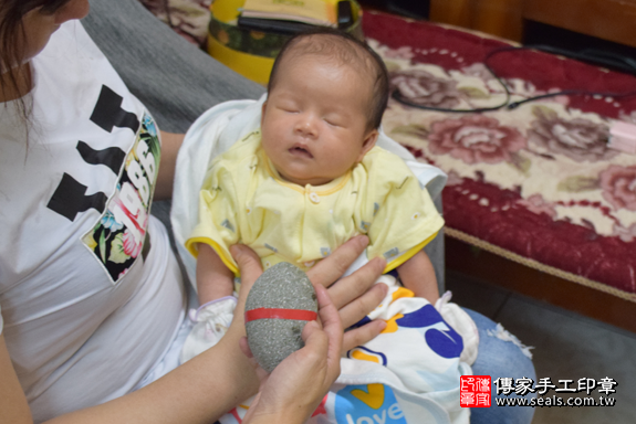 滿月剃頭、嬰兒剃頭、嬰兒理髮、寶寶剃頭、寶寶理髮、到府剃頭、到府嬰兒剃頭、到府滿月剃頭理髮。新北滿月剃頭、新北嬰兒剃頭、新北嬰兒理髮、新北寶寶剃頭、新北寶寶理髮、新北到府剃頭、新北到府嬰兒剃頭、新北到府滿月剃頭理髮。樹林滿月剃頭、樹林嬰兒剃頭、樹林嬰兒理髮、樹林寶寶剃頭、樹林寶寶理髮、樹林到府剃頭、樹林到府嬰兒剃頭、樹林到府滿月剃頭理髮。林寶寶(新北樹林區)--製作胎毛筆、臍帶章、嬰兒三寶。「寶寶滿月剃頭理髮、到府嬰兒滿月理髮」祝福和活動紀錄。照片5