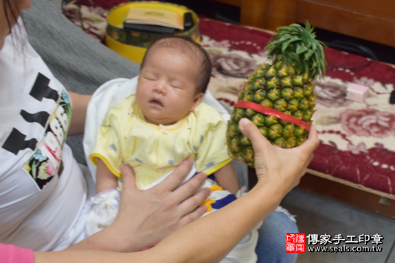 滿月剃頭、嬰兒剃頭、嬰兒理髮、寶寶剃頭、寶寶理髮、到府剃頭、到府嬰兒剃頭、到府滿月剃頭理髮。新北滿月剃頭、新北嬰兒剃頭、新北嬰兒理髮、新北寶寶剃頭、新北寶寶理髮、新北到府剃頭、新北到府嬰兒剃頭、新北到府滿月剃頭理髮。樹林滿月剃頭、樹林嬰兒剃頭、樹林嬰兒理髮、樹林寶寶剃頭、樹林寶寶理髮、樹林到府剃頭、樹林到府嬰兒剃頭、樹林到府滿月剃頭理髮。林寶寶(新北樹林區)--製作胎毛筆、臍帶章、嬰兒三寶。「寶寶滿月剃頭理髮、到府嬰兒滿月理髮」祝福和活動紀錄。照片14