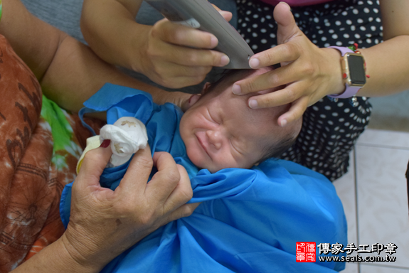 滿月剃頭、嬰兒剃頭、嬰兒理髮、寶寶剃頭、寶寶理髮、到府剃頭、到府嬰兒剃頭、到府滿月剃頭理髮。新北滿月剃頭、新北嬰兒剃頭、新北嬰兒理髮、新北寶寶剃頭、新北寶寶理髮、新北到府剃頭、新北到府嬰兒剃頭、新北到府滿月剃頭理髮。樹林滿月剃頭、樹林嬰兒剃頭、樹林嬰兒理髮、樹林寶寶剃頭、樹林寶寶理髮、樹林到府剃頭、樹林到府嬰兒剃頭、樹林到府滿月剃頭理髮。林寶寶(新北樹林區)--製作胎毛筆、臍帶章、嬰兒三寶。「寶寶滿月剃頭理髮、到府嬰兒滿月理髮」祝福和活動紀錄。照片17