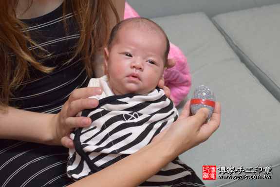 滿月剃頭、嬰兒剃頭、嬰兒理髮、寶寶剃頭、寶寶理髮、到府剃頭、到府嬰兒剃頭、到府滿月剃頭理髮。桃園滿月剃頭、桃園嬰兒剃頭、桃園嬰兒理髮、桃園寶寶剃頭、桃園寶寶理髮、桃園到府剃頭、桃園到府嬰兒剃頭、桃園到府滿月剃頭理髮。八德滿月剃頭、八德嬰兒剃頭、八德嬰兒理髮、八德寶寶剃頭、八德寶寶理髮、八德到府剃頭、八德到府嬰兒剃頭、八德到府滿月剃頭理髮。林寶寶(桃園八德區)--製作胎毛筆、臍帶章、嬰兒三寶。「寶寶滿月剃頭理髮、到府嬰兒滿月理髮」祝福和活動紀錄。照片5