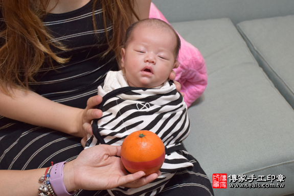 滿月剃頭、嬰兒剃頭、嬰兒理髮、寶寶剃頭、寶寶理髮、到府剃頭、到府嬰兒剃頭、到府滿月剃頭理髮。桃園滿月剃頭、桃園嬰兒剃頭、桃園嬰兒理髮、桃園寶寶剃頭、桃園寶寶理髮、桃園到府剃頭、桃園到府嬰兒剃頭、桃園到府滿月剃頭理髮。八德滿月剃頭、八德嬰兒剃頭、八德嬰兒理髮、八德寶寶剃頭、八德寶寶理髮、八德到府剃頭、八德到府嬰兒剃頭、八德到府滿月剃頭理髮。林寶寶(桃園八德區)--製作胎毛筆、臍帶章、嬰兒三寶。「寶寶滿月剃頭理髮、到府嬰兒滿月理髮」祝福和活動紀錄。照片9